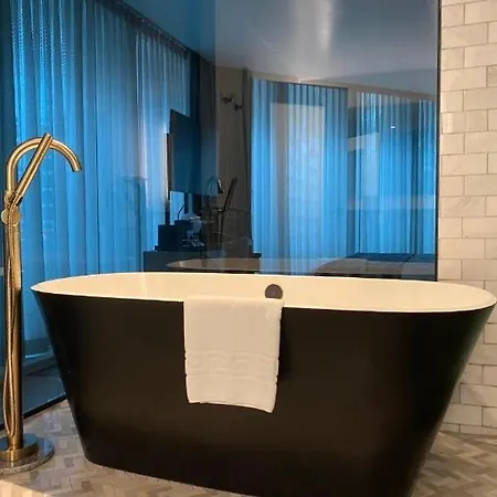 Hanza Tower With Bathtub 15th To 26th Floor شقة